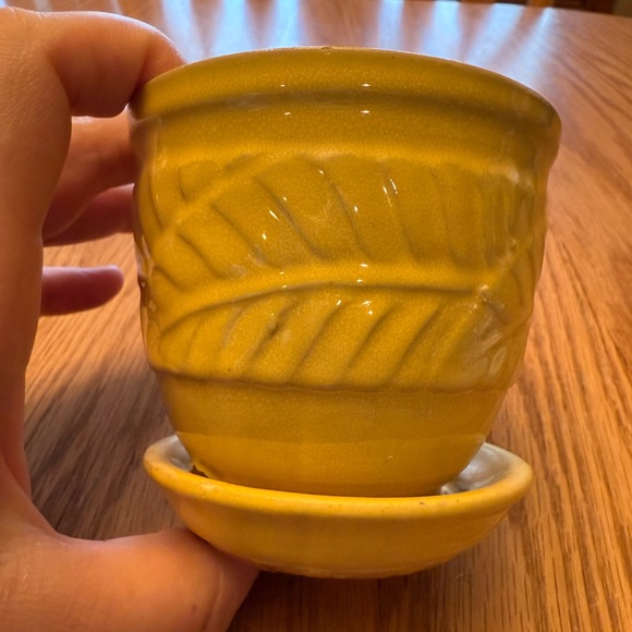 Vintage Yellow Ceramic Leaf Pattern Planter with Saucer Bottom - Picture 3 of 6